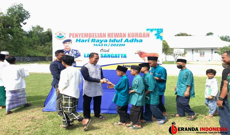 Potong 10 Ekor Hewan Qurban, Lanal Sangatta Distribusikan Daging Qurban ke Panti Asuhan
