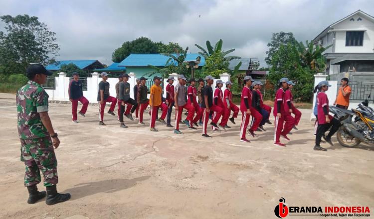 Babinsa Koramil 0909-03/Muara Wahau Latih Calon Paskibraka, Kapten Asep: Cetak Kader Berkualitas