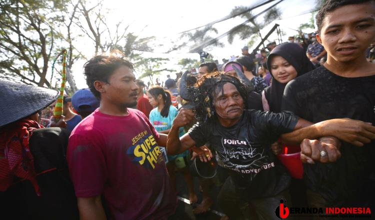 Puluhan Warga Aliyan Banyuwangi Kesurupan Seperti Kerbau