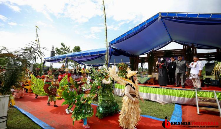Warga Desa Kaliploso Banyuwangi, Gelar Fashion dari Tanaman Holtikultura