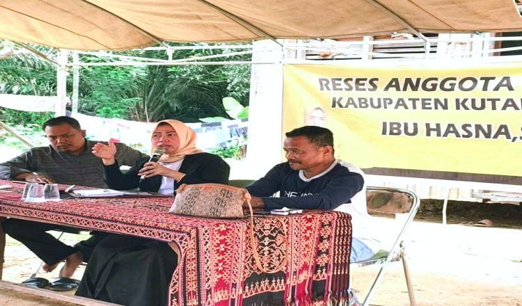 Reses Hasna, Sambangi Desa di Tiga Kecamatan