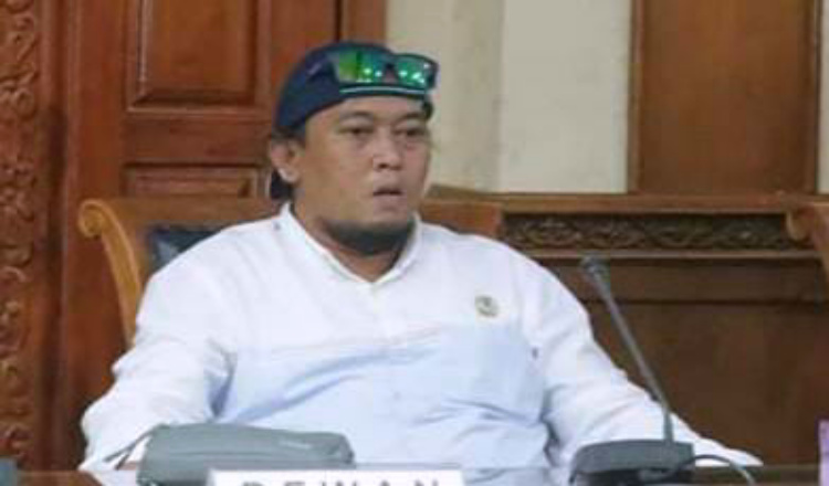 Peduli Masyarakat, Asmawardi Serahkan Dua Mobil Ambulance