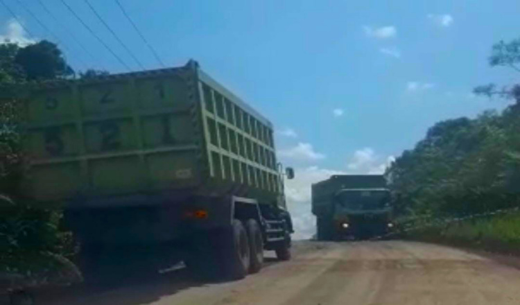 Diduga Gunakan Jalan Poros Sebagai Jalur Hauling, PT Tambang Harum Tuai Sorotan