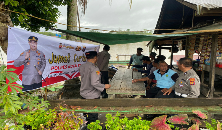 Jum’at Curhat, Cara Kapolsek Melak Dengar Keluhan Masyarakat