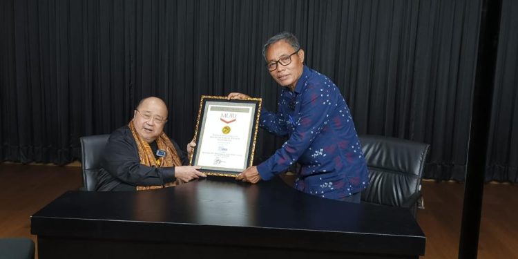 Donor Darah HUT Ke-7 SMSI Raih Penghargaan MURI