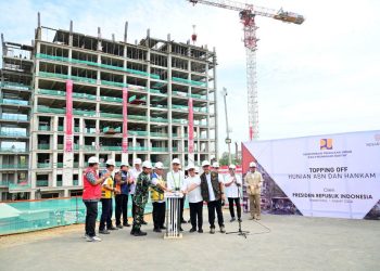Presiden Jokowi saat topping off rumah susun ASN di IKN