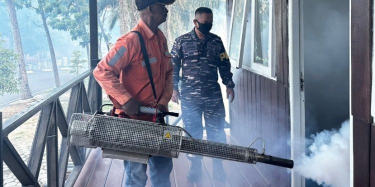 Lanal Sangatta Giatkan Fogging Cegah Penyebaran Demam Berdarah Dengue 