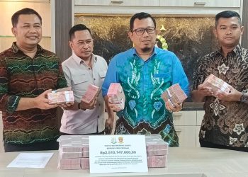 Kejati Kaltim Sita Barang Bukti Uang Rp2,5 M dari SR Tersangka Korupsi Perusda BKS