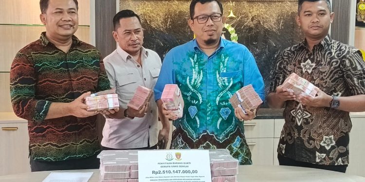Kejati Kaltim Sita Barang Bukti Uang Rp2,5 M dari SR Tersangka Korupsi Perusda BKS
