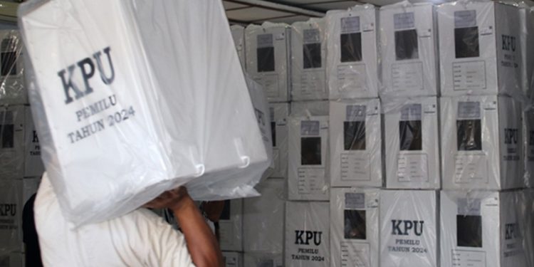 Polres Kawal Distribusi Logistik PSU Pilkada Mahulu