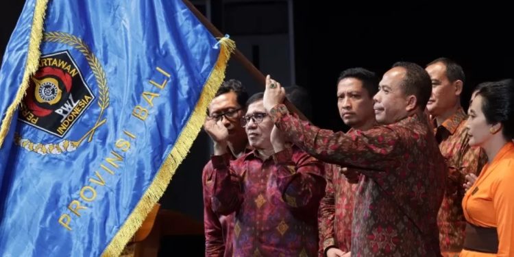 Hendry Lantik Pengurus PWI Bali, Pemprov Dukung Kebebasan Pers