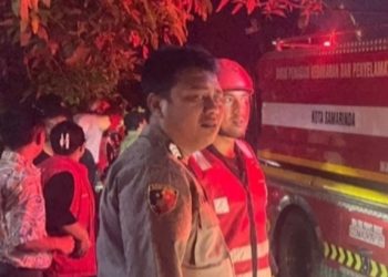 Tim Batalyon B Pelopor Bantu Padamkan Kebakaran di Sambutan