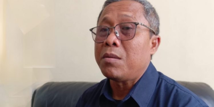 Pipa Belum Terpasang, Perumdam Antar Air Bersih ke Bukit Kayangan 