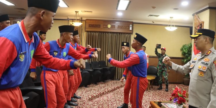 Kapolres Kobarkan Semangat Calon Paskibraka Kutai Timur 