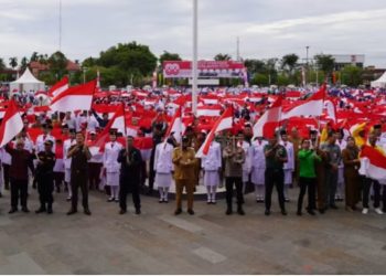 Wakapolres Paser Ikuti Gelar Apel Pembagian 8.220 Bendera Merah Putih