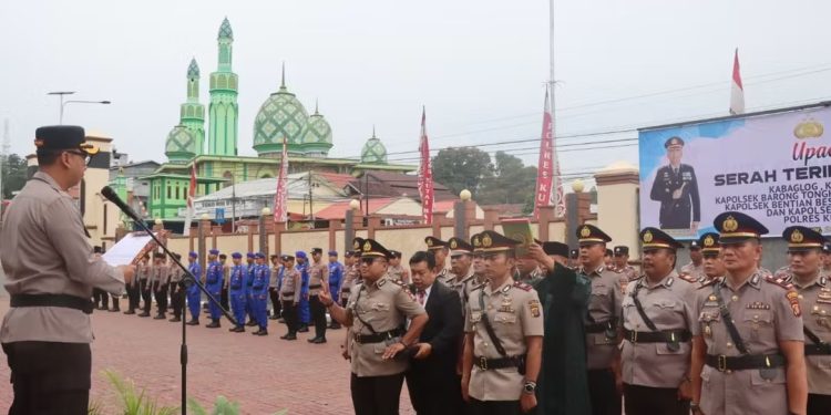 Kapolres Kutai Barat Pimpin Sertijab Kabaglog, Kasat Lantas dan 5 Kapolsek