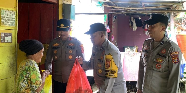 Paket Bansos Disalurkan ke Tokoh Agama dan Lansia, Ini Pesan Kapolres