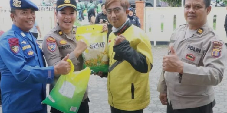 Polda Kaltim Siapkan 5 Ton Beras Bagi Masyarakat dan Ojek Online