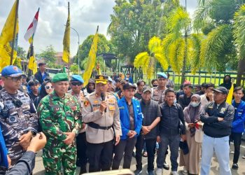Ratusan Personel Kawal Unjuk Rasa Mahasiswa di Mapolres Kutai Timur