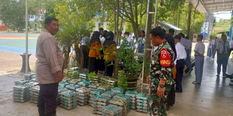 TNI-Polri Kawal Penyaluran MBG di Dua Sekolah di Desa Singa Gembara