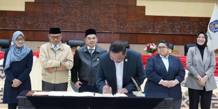 Raperda Perubahan APBD Kaltim 2025 Disahkan Rp21,74 Triliun