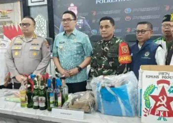 Polresta Samarinda Sita Atribut PKI Saat Amankan Empat Mahasiswa di FKIP Unmul