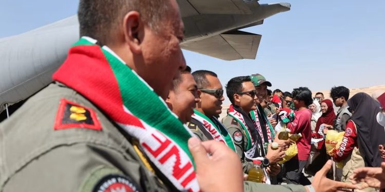 F-16 TNI AU Kawal Operasi Amfibi pada Latihan Multinasional SGS 2025