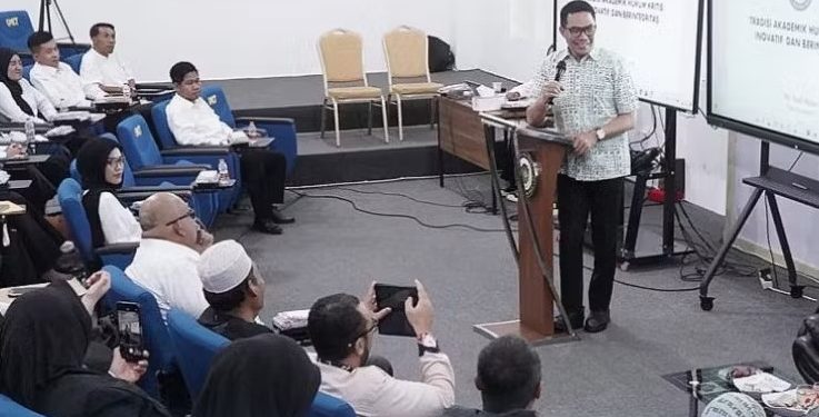 Andi Harun Orasi Ilmiah di Masta Mahasiswa Baru Magister Hukum UMKT