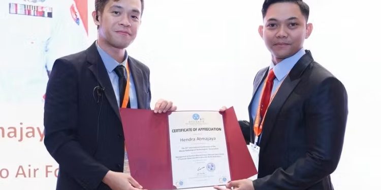 Raih Prestasi, Anggota TNI AU di Konferensi Radiografer Internasional Macau