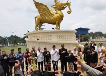 Patung Lembuswana di Bundaran Stadion Palaran Diresmikan 