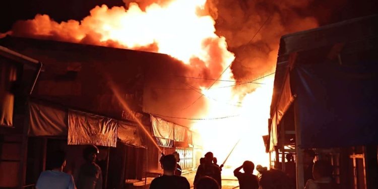 51 Rumah dan Toko di Mansalong Hangus Terbakar