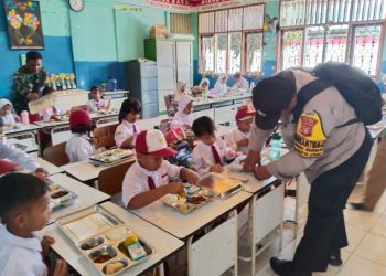 Polres Kawal Distribusi MBG Perdana ke Sejumlah Sekolah di Sangatta