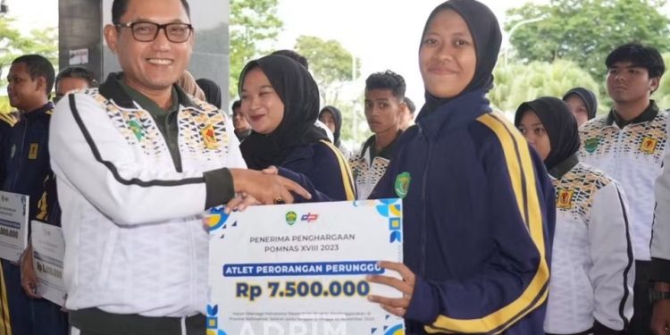 71 Atlet Mahasiswa Kaltim Dilepas Berlaga di Pomnas Jawa Tengah 