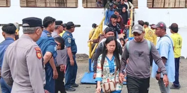 Polsek Pelabuhan Samarinda Kawal Kedatangan KM Aditya