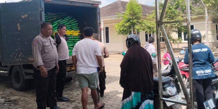Polsek Sangatta Utara Bagikan 1 Ton Beras Lewat Program GPM
