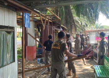 Tim Gabungan Bongkar 29 Lapak Pedagang Kosong di STQ Sangatta