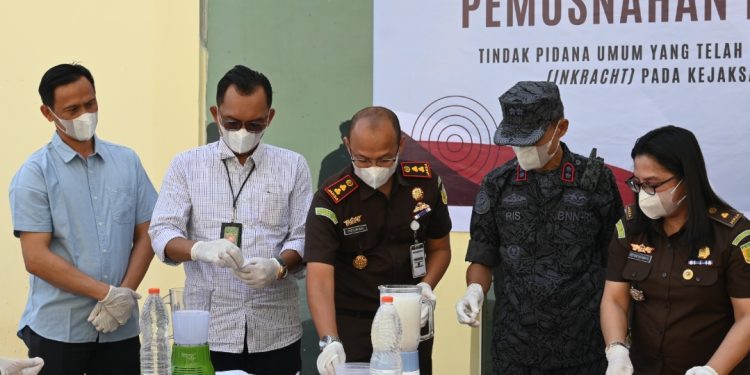 Kejaksaan Musnahkan Barang Bukti 216 Perkara, Termasuk Sabu 1,24 Kg