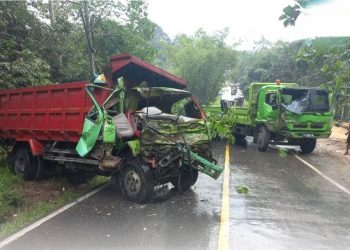 Dump Truk-Tronton Tabrakan di Samboja, Seorang Korban Luka, Kerugian Rp70 Juta