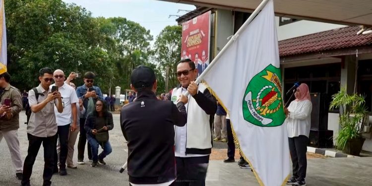 Wagub Lepas Kontingen PON Bela Diri Bertarung di Kudus, Siap Raih Prestasi 