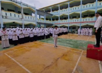 Kasat Resnarkoba Jadi Pembina Upacara di SMPIT Daarussalaam