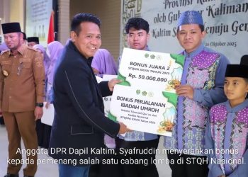 Gubernur Kaltim Serahkan Bonus Bagi Kafilah STQH Nasional 