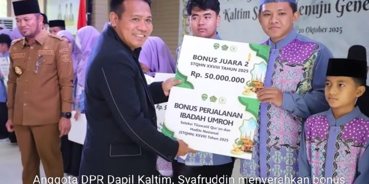 Gubernur Kaltim Serahkan Bonus Bagi Kafilah STQH Nasional
