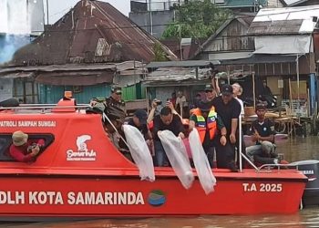 Pemkot Samarinda Gelar Aksi Pungut Sampah dan Tebar Ikan