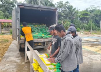 Polres Salurkan 2.500 Kg Beras di Bengalon, Harga Rp59 Ribu per Sak