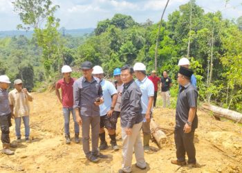Komisi A Tinjau Lokasi Sengketa Kelompok Tani-PT AWS di Rantau Pulung 