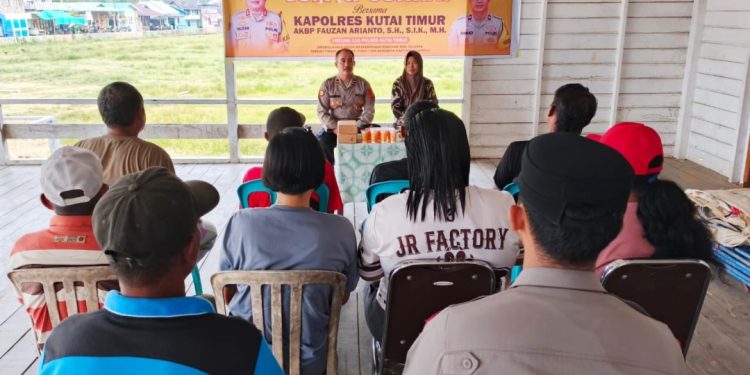 Jumat Curhat Jadi Ajang Dialog Polsek Muara Bengkal dan Warga