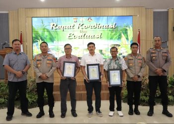 Perusahaan Pelaksana Program Jagung Raih Penghargaan Kapolres