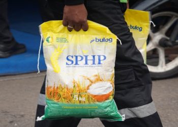 6 Ton Beras SPHP di GPM Kaliorang Habis Diserbu Warga 