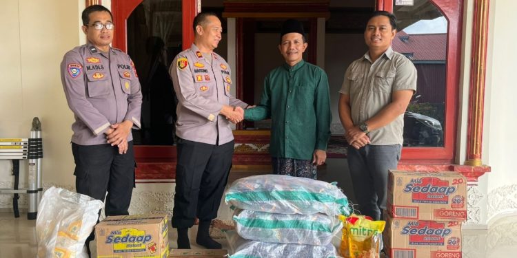 Polsek Muara Wahau Salurkan Bansos ke Ponpes Roudlatul Muta’alimin