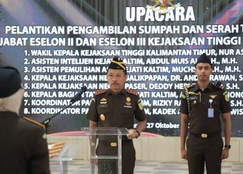 Lantik 8 Pejabat, Kajati Kaltim Tegaskan Pentingnya Integritas